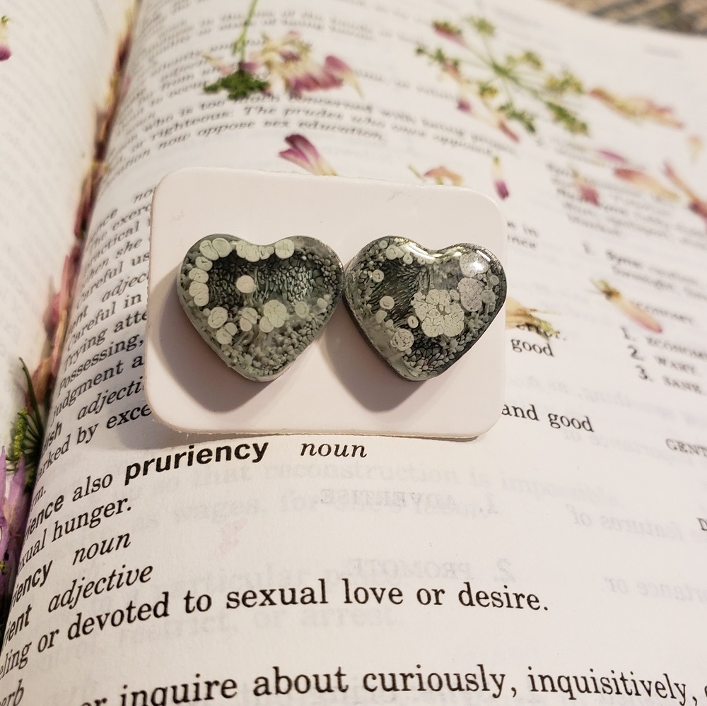 NWT handmade heart stud earrings slate